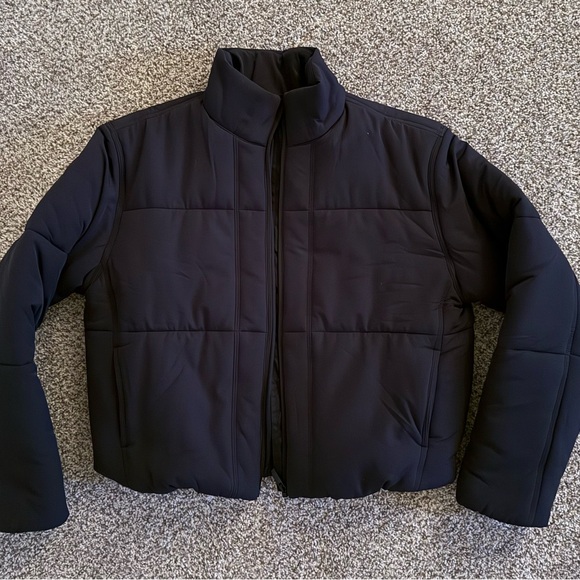 Travis Mathew Mont Blanc 3.0 Women's Black Puffer Jacket NWOT - Picture 5 of 6